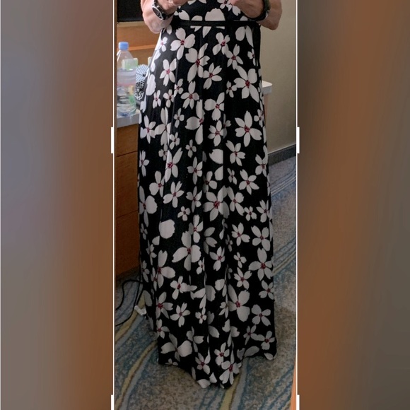 Gorgeous Theia Love Designer Gown Elegant feels like silk - Picture 9 of 11